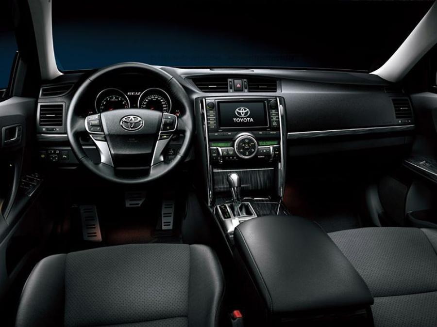  Toyota Reiz 2010 года  (фото 8 из 12)